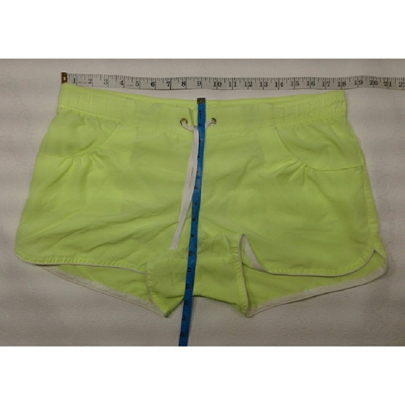 Old Navy Active shorts size M - Picture 5 of 10